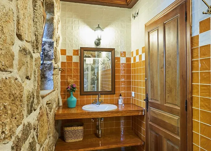 A Escasa Distancia De Avila By Alterhome *